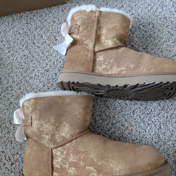 NIB Limited Edition Baily UGG boots, size 11B - Picture 3 of 6